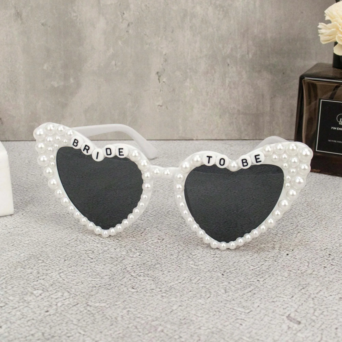 1Pair Bachelorette Party Bride Sunglasses Heart Shaped Glasses for Women Bridesmaid Bride Photo Tools Party Gift Accessories