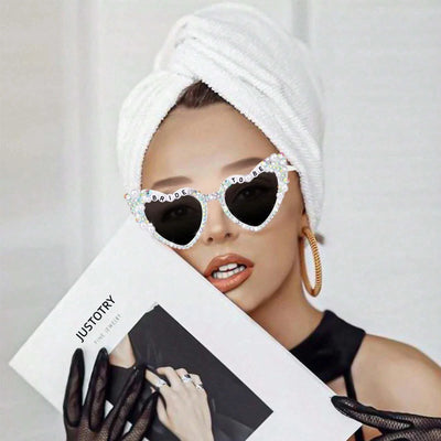1Pair Bachelorette Party Bride Sunglasses Heart Shaped Glasses for Women Bridesmaid Bride Photo Tools Party Gift Accessories